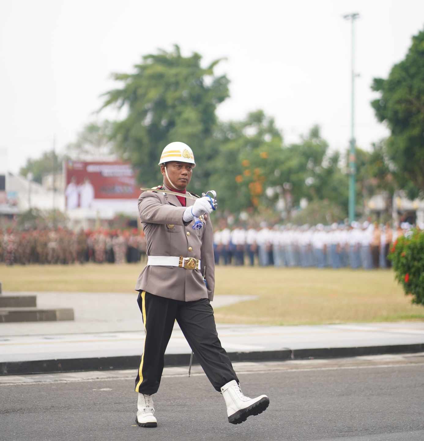 Kapolsek Cilongok AKP Susanto Curi Perhatian, Sukses Pimpin Upacara HUT ke-81 RI di Banyumas