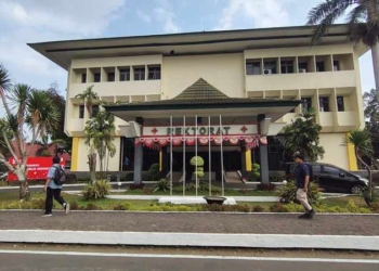Senyap di Lantai 3: Segel KPK Heningkan Ruang Pimpinan Unsoed, Enam Orang Digiring ke Jakarta