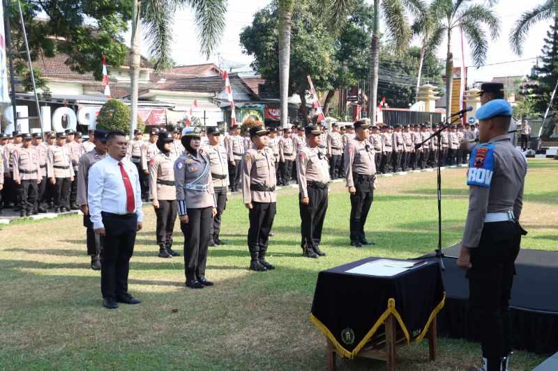 Polresta Banyumas Beri Penghargaan ke Personel Berprestasi, Kapolresta: Ini Motivasi untuk Tingkatkan Dedikasi