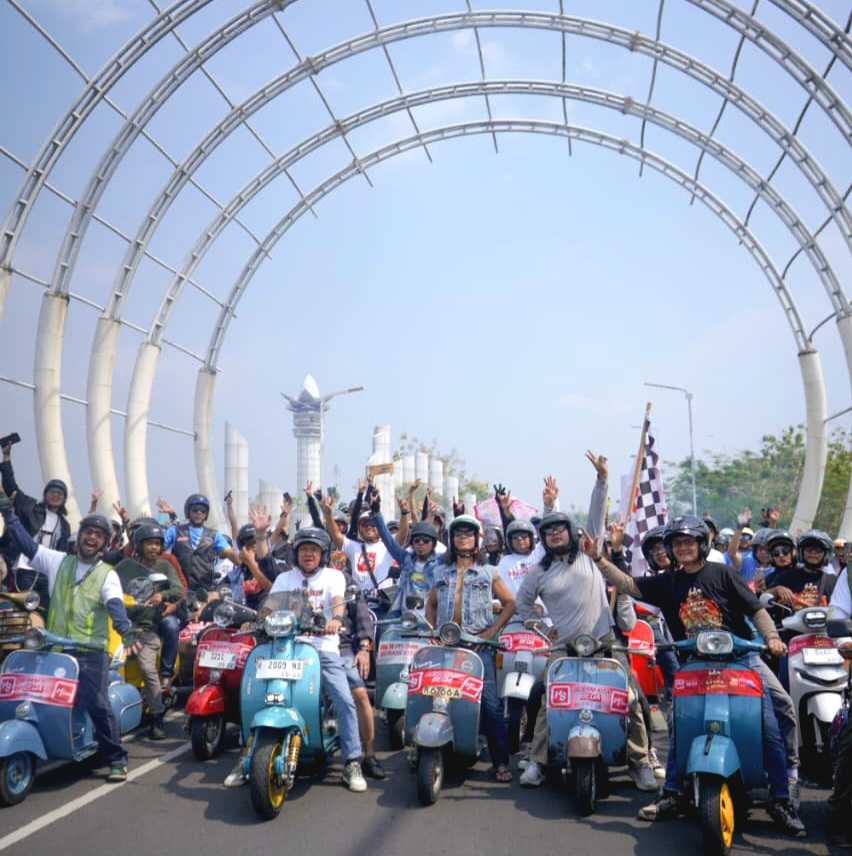 Kaka Slank dan Bupati Banyumas Pimpin Konvoi Ratusan Skuteris di Purwokerto Jelang Konser