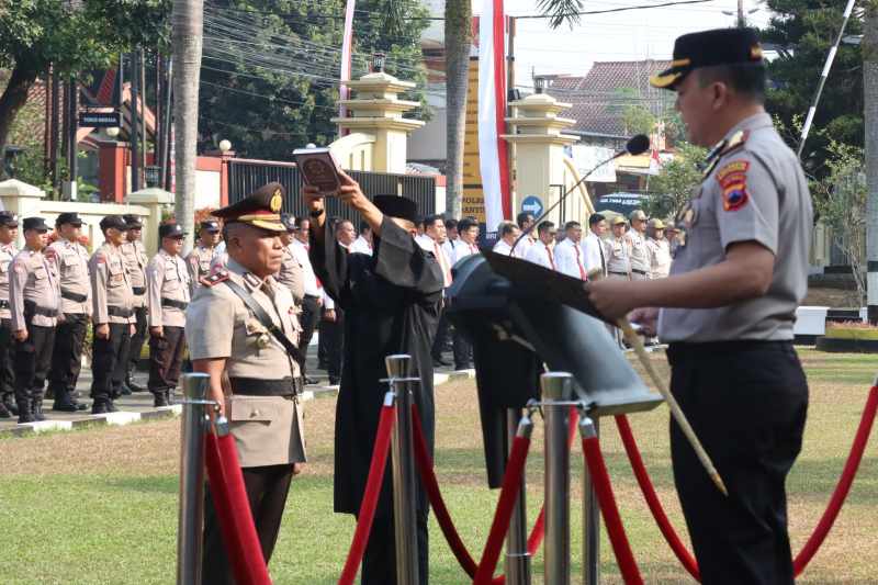 Sertijab Kasat Samapta dan Kapolsek Jajaran, Kapolresta Banyumas Tekankan Deteksi Dini dan Larangan Pelanggaran