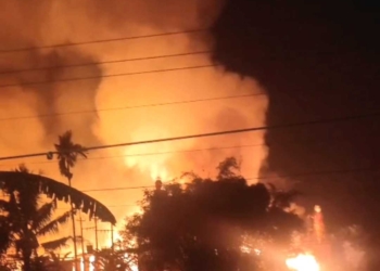 17 Jam Berjibaku Lawan Bara, Damkar Padamkan Kebakaran Pabrik Kayu di Ajibarang