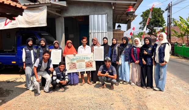 Dampingi 10 UMKM di Purwasaba, Mahasiswa KKN UIN Saizu Siapkan Logo hingga Google Maps Gratis