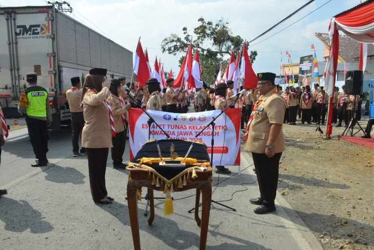 Estafet Tunas Kelapa Tiba di Perbatasan Cilacap-Banyumas, Sekda Pimpin Serah Terima
