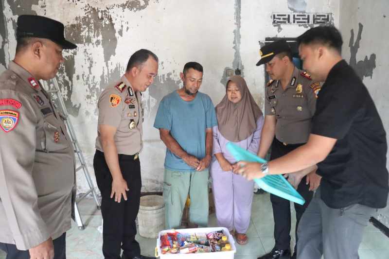 Tak Hanya Kirim Bantuan, Kapolresta Banyumas Datangi Sendiri Rumah Korban Kebakaran