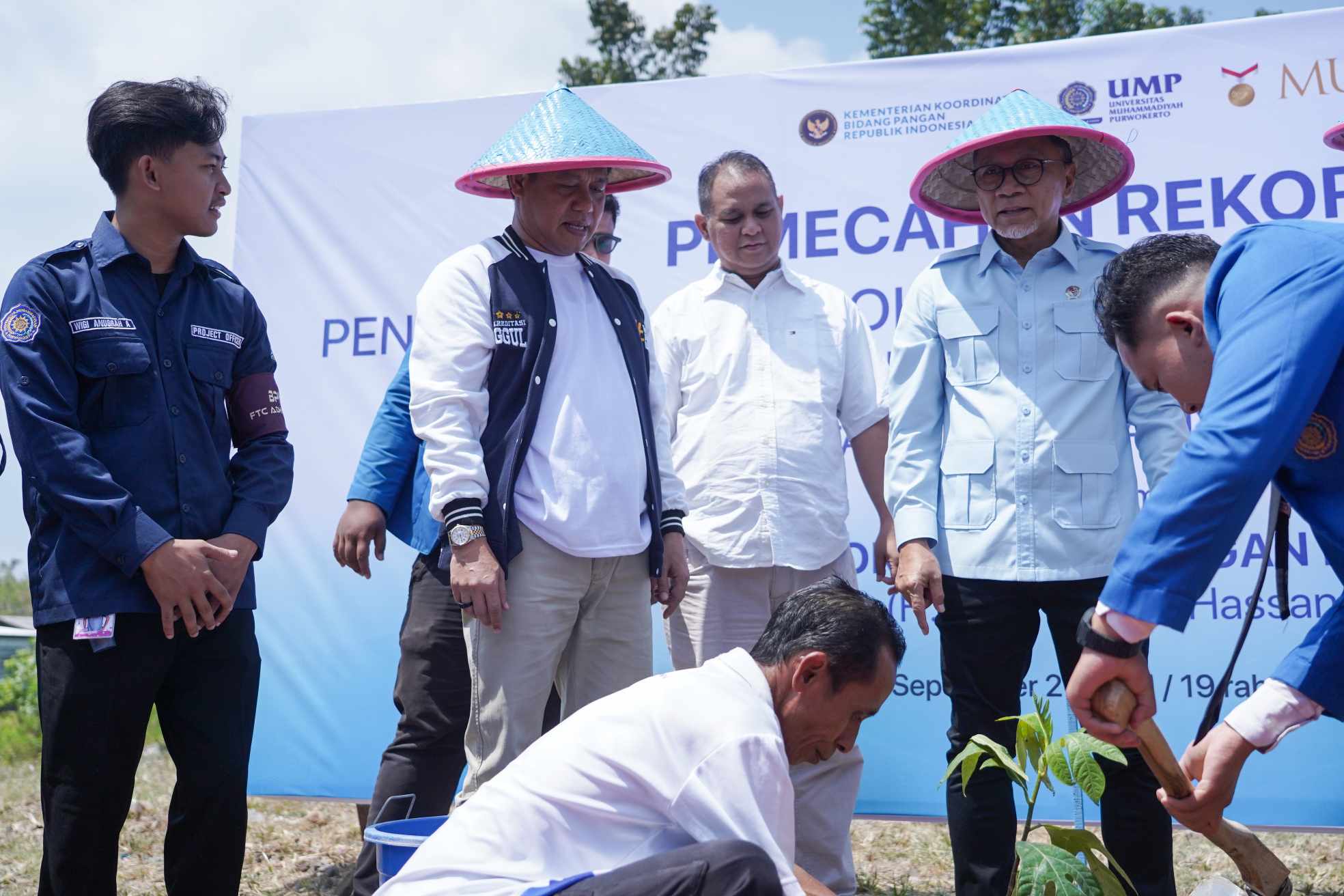 UMP Pecahkan Rekor MURI dengan Penanaman 3.500 Bibit Sukun, Libatkan Mahasiswa Baru dalam Gerakan Ketahanan Pangan