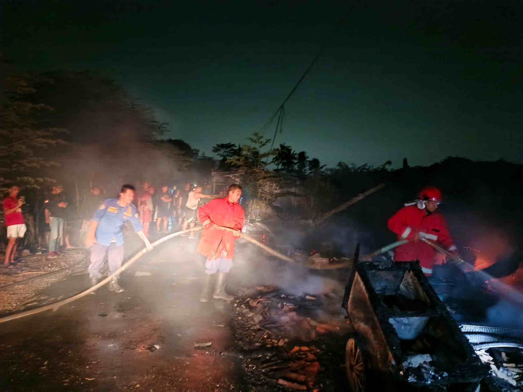 Dua Kebakaran di Banyumas: Sampah di Grendeng Terbakar, Kios Kosong di Karanglewas Ludes