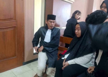 Dituntut 2,5 Tahun Penjara, Eks Pegawai Mandiri Taspen Menangis Minta Maaf ke Korban