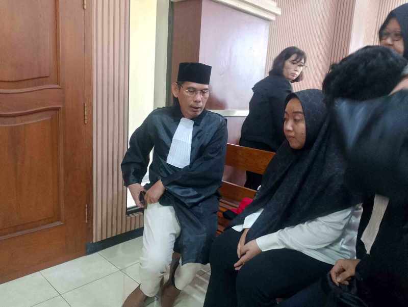 Dituntut 2,5 Tahun Penjara, Eks Pegawai Mandiri Taspen Menangis Minta Maaf ke Korban
