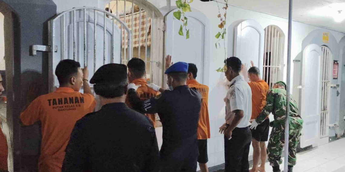 Rutan Banyumas Razia Gabungan dan Tes Urine, Pastikan Blok Hunian Bersih dari Narkoba dan Handphone