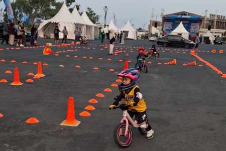 Menara Teratai Jadi Arena “Balap” Mini: 25 Rider Pushbike Unjuk Nyali di Purwokerto