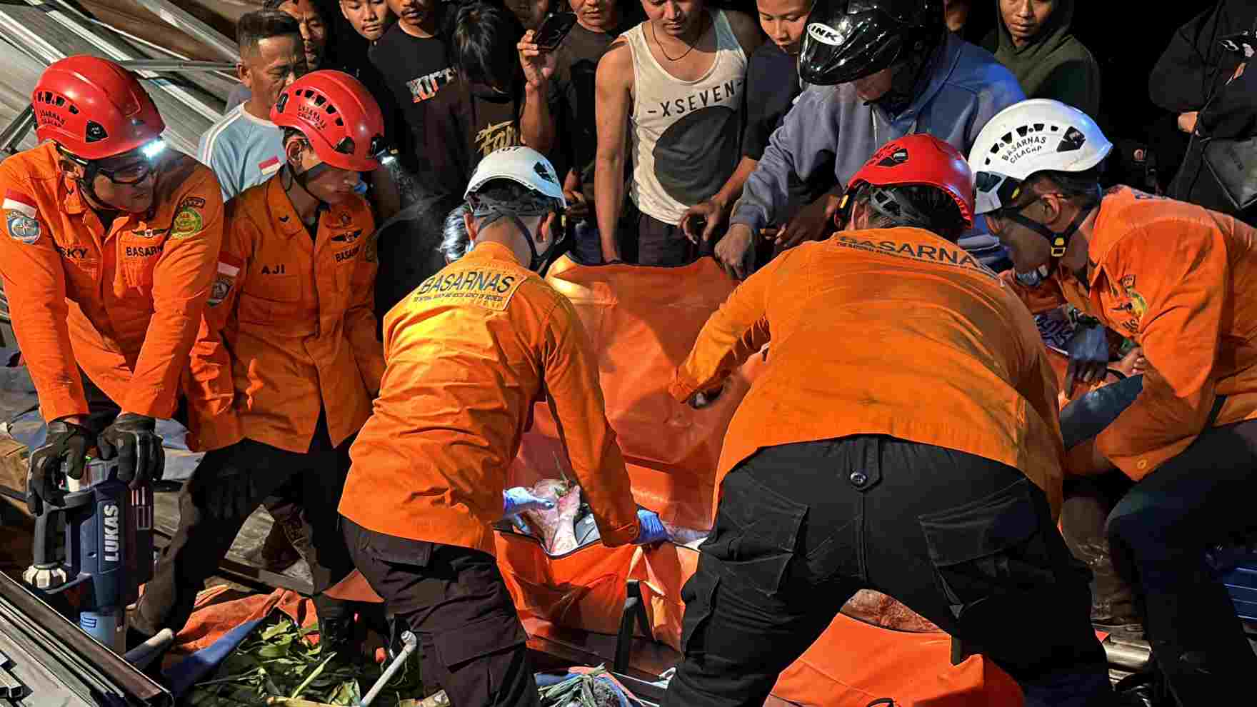 BASARNAS Evakuasi Korban Truk Rem Blong di Banyumas, 1 Meninggal Dunia