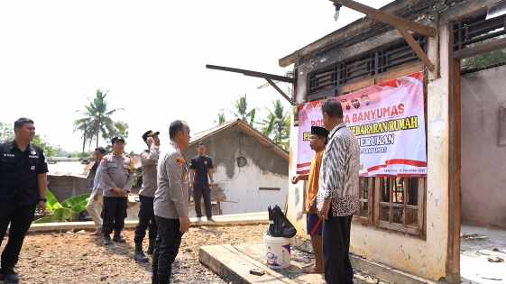 Peduli Korban Kebakaran, Kapolresta Banyumas Turun Langsung Beri Bantuan Warga Pajerukan