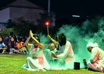 Langit Pangebatan Bernyanyi, Ribuan Orang Larut dalam Epik Cowongan Jerami Fest 5