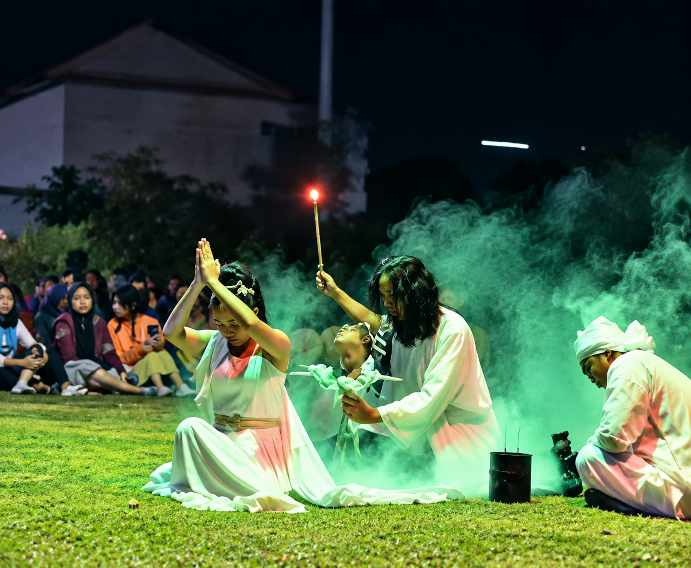 Langit Pangebatan Bernyanyi, Ribuan Orang Larut dalam Epik Cowongan Jerami Fest 5