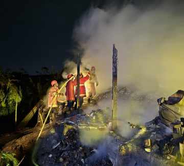 Diduga Korsleting, TPST Karangkedawung Ludes Terbakar Dini Hari