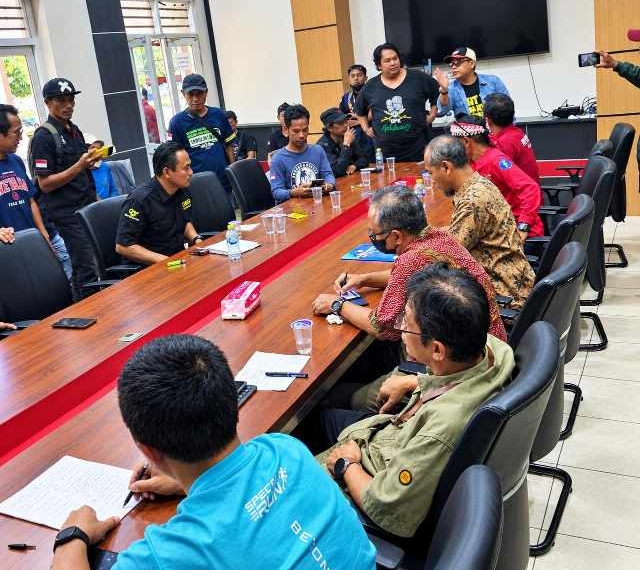 Pemkab Banyumas Beralasan Anggaran, Massa: Jangan Bicara Anggaran dan Desil, Ini Soal Kemauan Menyelamatkan Nyawa
