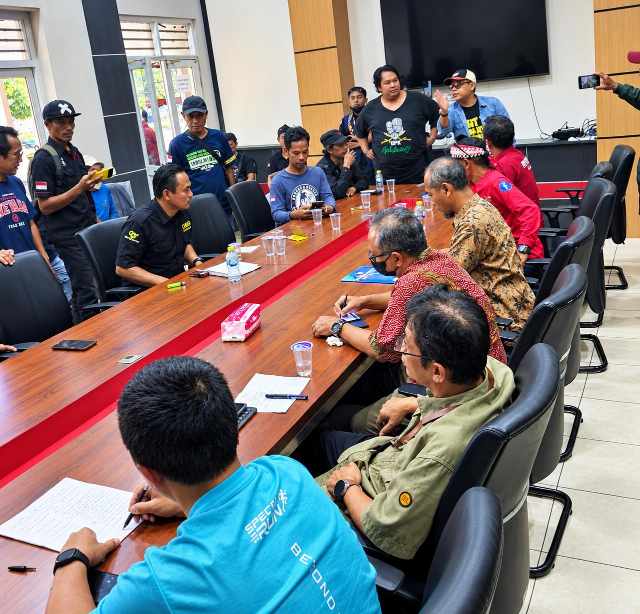 Pemkab Banyumas Beralasan Anggaran, Massa: Jangan Bicara Anggaran dan Desil, Ini Soal Kemauan Menyelamatkan Nyawa