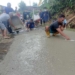 Warga Kalikesur Perbaiki Jalan Rusak Secara Swadaya, DPU: Sudah Diprogramkan