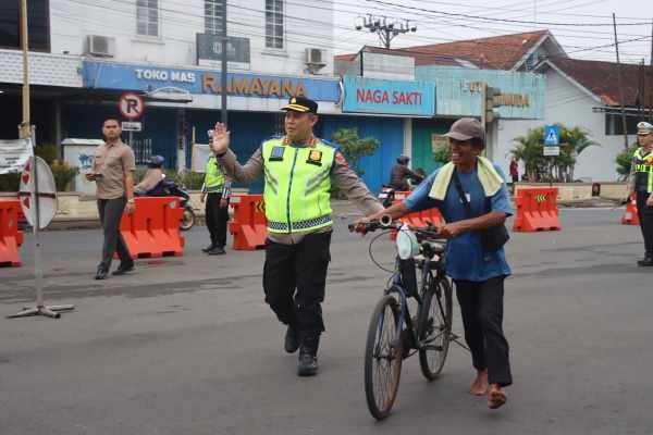 Kapolresta Banyumas Cek Kesiapan Pelayanan Masyarakat Usai Apel Pagi