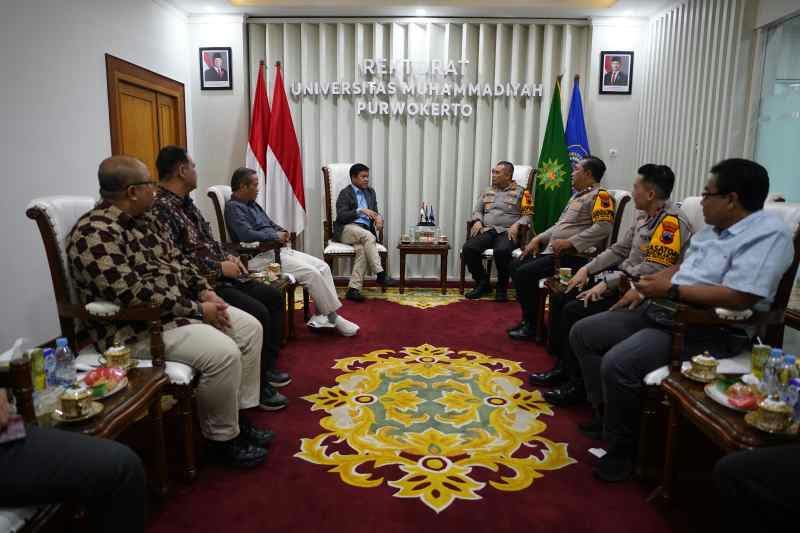 Dampingi Program Polisi Bersama Masyarakat, Kapolresta Banyumas Kunjungi Dua Kampus di Banyumas